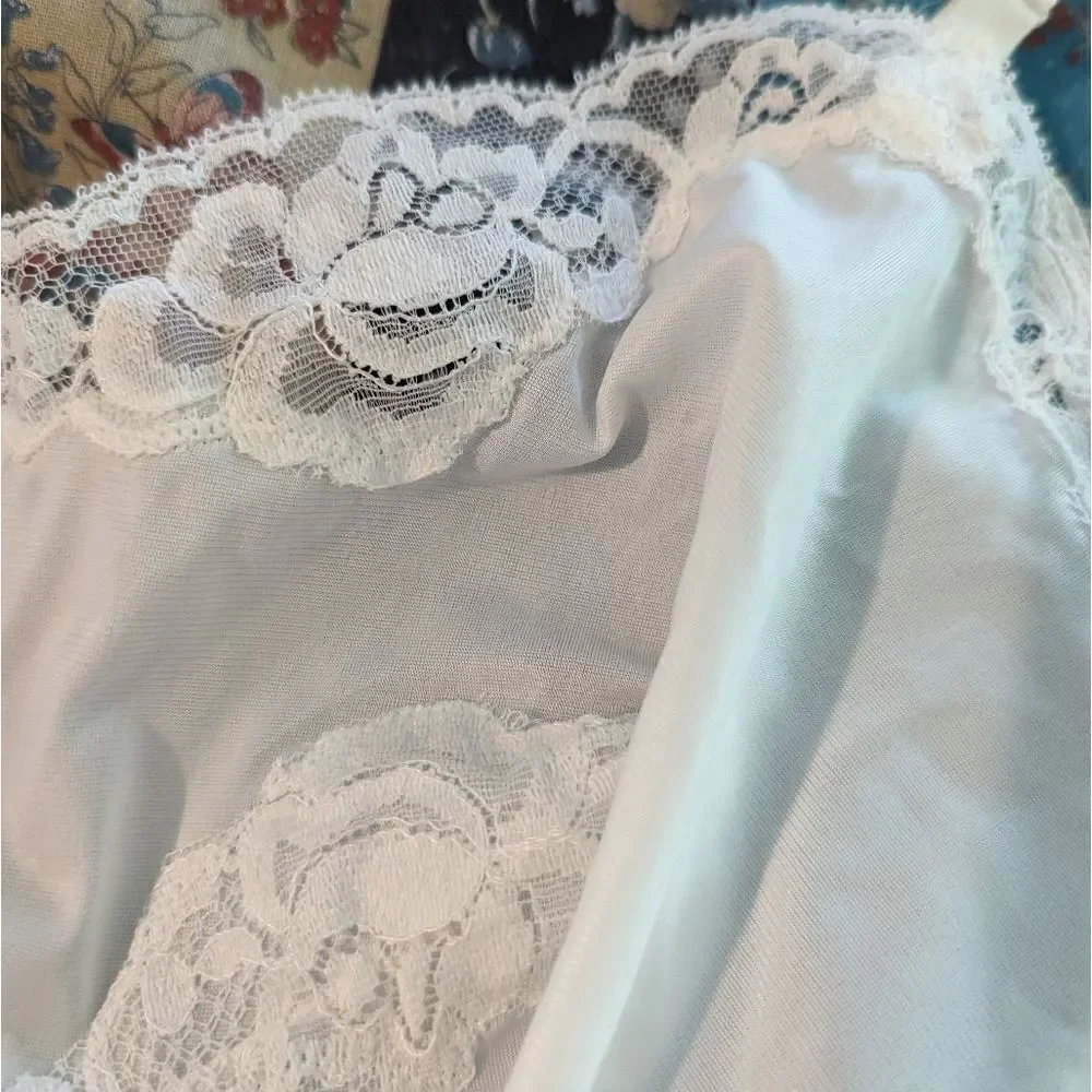 vintage women's 60s white ‎ nylon gown slip with lace details - Picture 3 of 8